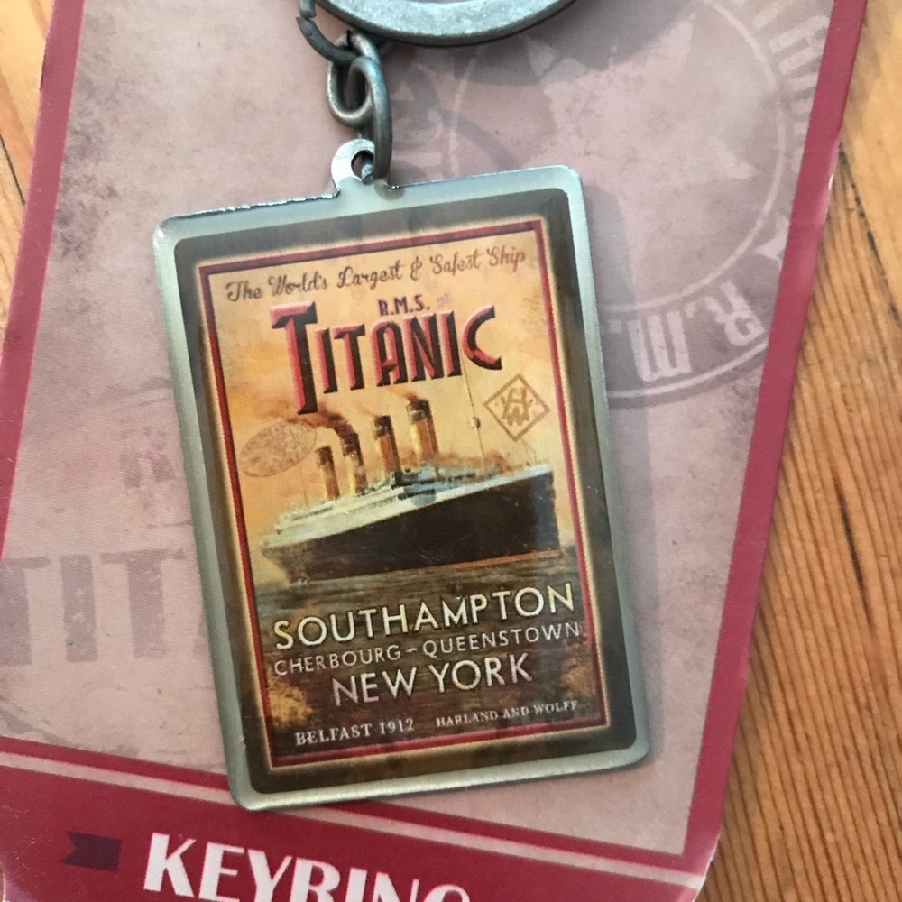 🚢Titanic Keychain - Picture 1 of 5